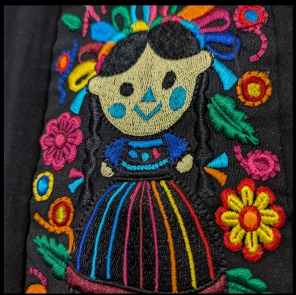CLOSING MY CLOSET -12/25 Never worn T-shirt with vivid colors, embroider - Picture 4 of 5